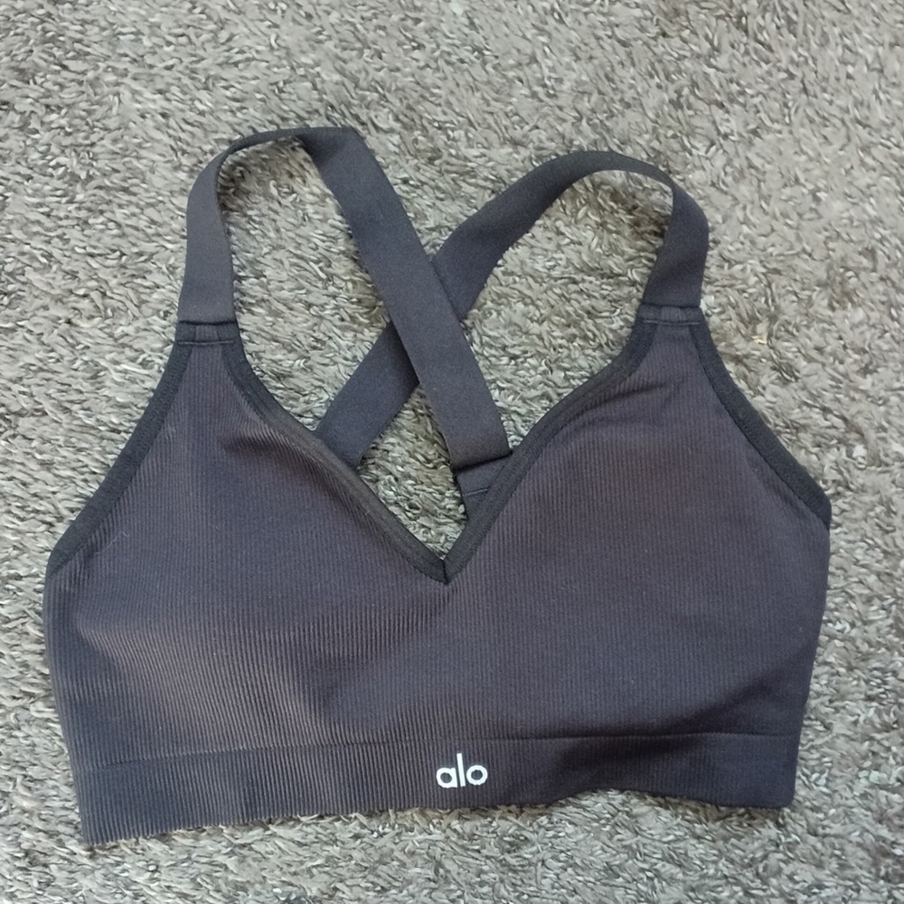 ALO Yoga Cross-Back Ribbed Sports Bra - Charcoal